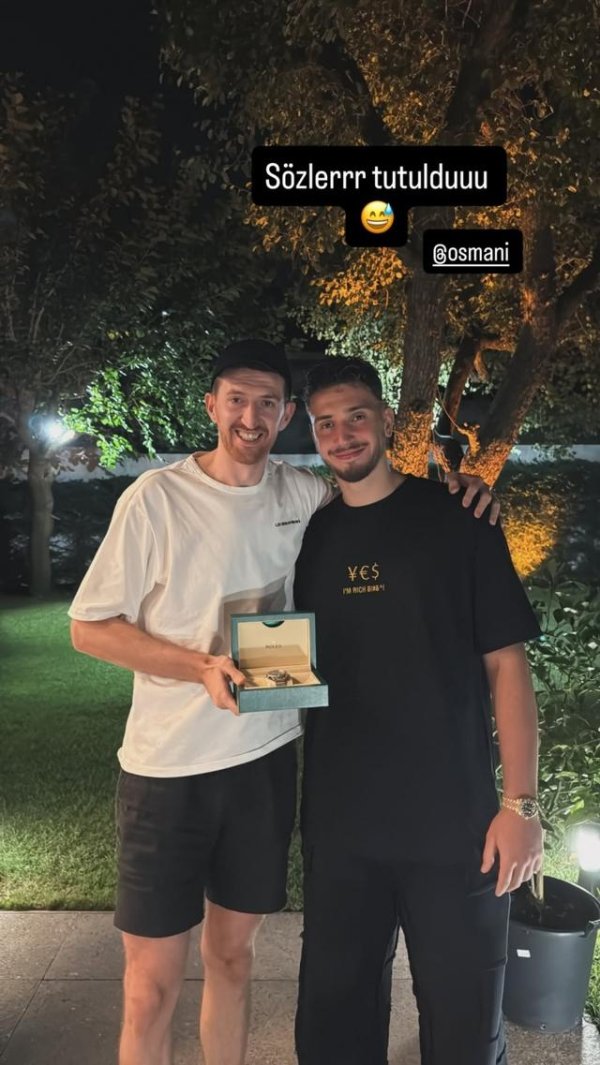 杀青原意！申京&奥斯马尼合影 后者手握申京挽救的劳力士腕表