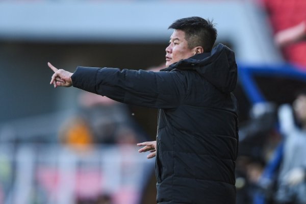 带队一年半！48岁李金羽带辽宁铁东说念主两赛季夺冠升超 上赛季中甲第4