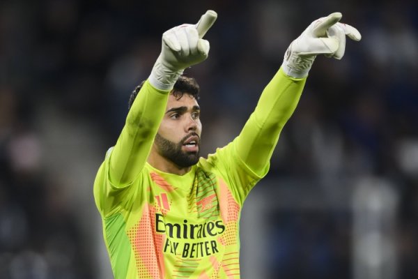 拉亚：我16岁就来英国了，好多初级别联赛时的队友边踢球边上班